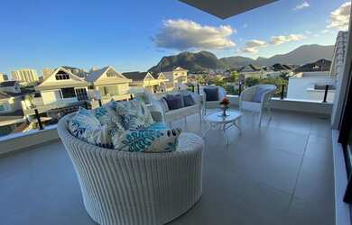 Imagem: A casa em condomínio possui 4 Dormitórios, 3 Banheiros, 3