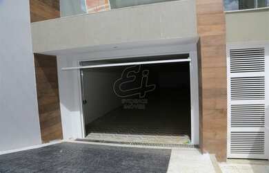 Imagem: O depósito possui 5 Vagas na garagem, 411m² de Área e está