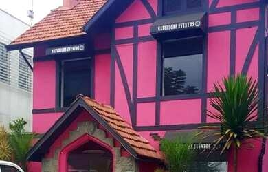 Imagem: O depósito possui 5 Vagas na garagem e está localizado em