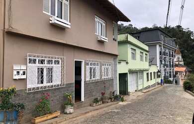 Imagem: A casa possui 3 Dormitórios, 2 Banheiros, 100m² de Área e