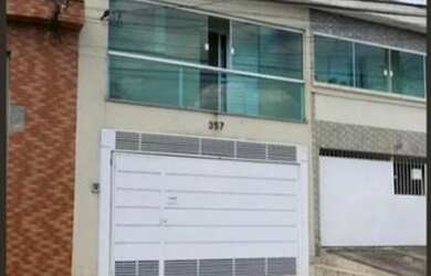 Imagem: A casa possui 3 Dormitórios, 2 Banheiros, 1 Vaga na garagem