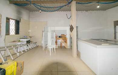 Imagem: A casa possui 1 Dormitório, 1 Banheiro, 5 Vagas na garagem