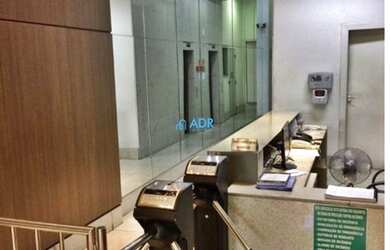 Imagem: O depósito possui 5 Vagas na garagem e 392m² de Área e está