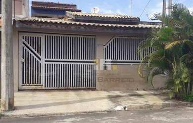 Imagem: A casa possui 2 Dormitórios, 1 Banheiro, 2 Vagas na garagem