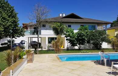 Imagem: A casa possui 5 Dormitórios, 5 Banheiros, 5 Vagas na garagem