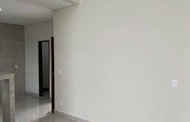 Imagem: A casa possui 2 Dormitórios, 2 Banheiros, 3 Vagas na garagem