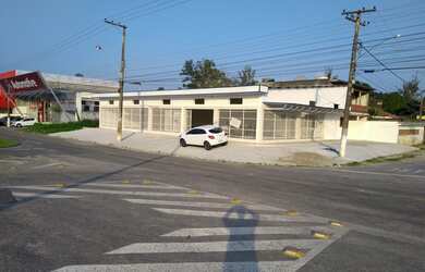 Imagem: O depósito possui 5 Vagas na garagem, 375m² de Área e está