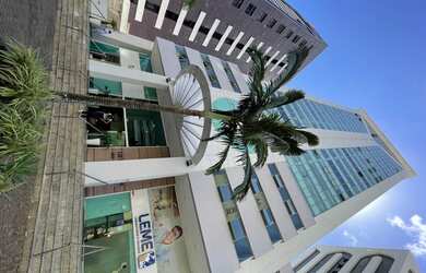 Imagem: O depósito possui 5 Vagas na garagem e 208m² de Área e está