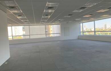 Imagem 3: Andar/laje corporativa para aluguel e venda possui 241 metros quadrados