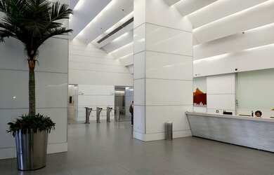 Imagem 8: Excelente Sala 155m2 Toda em Vão Livre com vista para Baia