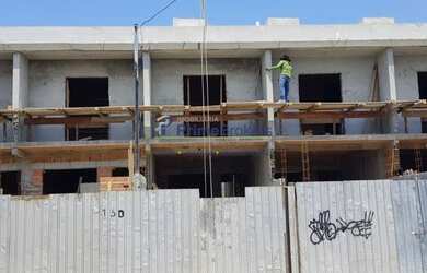 Imagem: A casa possui 2 Dormitórios, 3 Banheiros, 1 Vaga na garagem