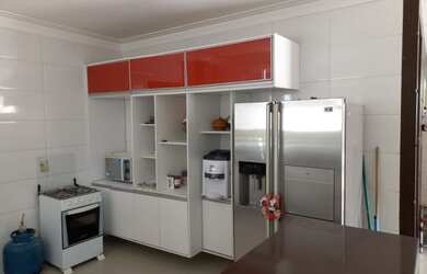 Imagem: A casa em condomínio possui 4 Dormitórios, 5 Banheiros, 3