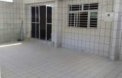 Imagem: A casa possui 4 Dormitórios, 3 Banheiros, 3 Vagas na garagem