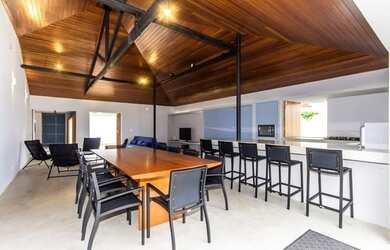 Imagem: A casa possui 5 Dormitórios, 5 Banheiros, 5 Vagas na garagem