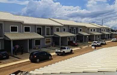 Imagem: A casa possui 3 Dormitórios, 4 Banheiros, 2 Vagas na garagem