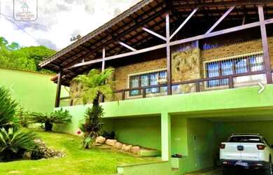 Imagem: A casa possui 5 Dormitórios, 3 Banheiros, 5 Vagas na garagem