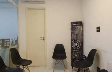 Imagem: O depósito possui 1 Vaga na garagem, 42m² de Área e está