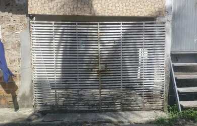 Imagem: A casa possui 1 Dormitório, 1 Banheiro, 1 Vaga na garagem e