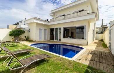 Imagem: A casa em condomínio possui 3 Dormitórios, 3 Banheiros, 4