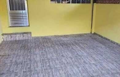Imagem: A casa possui 2 Dormitórios, 1 Banheiro, 1 Vaga na garagem