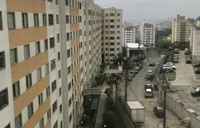 Imagem: O apartamento possui 2 Dormitórios, 1 Banheiro, 1 Vaga na garagem