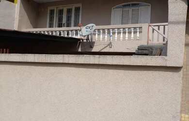 Imagem: A casa possui 2 Dormitórios, 1 Banheiro, 1 Vaga na garagem