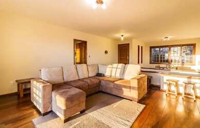 Imagem: A casa possui 3 Dormitórios, 3 Banheiros, 3 Vagas na garagem