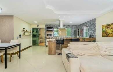 Imagem: A casa possui 4 Dormitórios, 3 Banheiros, 4 Vagas na garagem