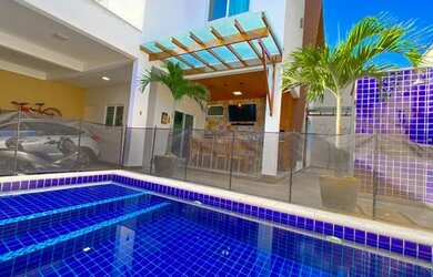 Imagem: A casa possui 3 Dormitórios, 5 Banheiros e 220m² de Área