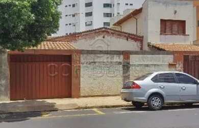 Imagem: A casa possui 4 Dormitórios, 4 Banheiros, 3 Vagas na garagem