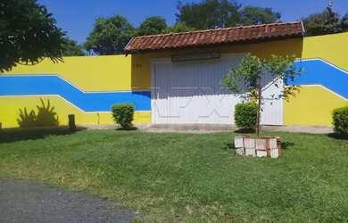 Imagem: A casa possui 2 Dormitórios, 2 Banheiros, 5 Vagas na garagem