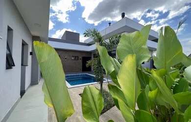 Imagem: A casa em condomínio possui 3 Dormitórios, 1 Banheiro, 4 Vagas