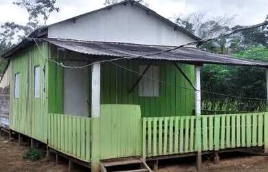 Imagem 2: Lote medindo 10 por 76. 2 Dormitórios