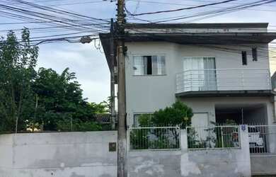 Imagem: A casa possui 3 Dormitórios, 4 Banheiros, 1 Vaga na garagem