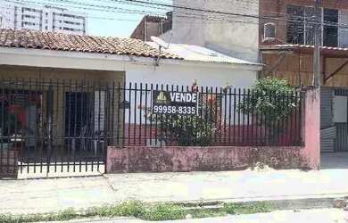 Imagem: A casa possui 4 Dormitórios, 3 Banheiros, 1 Vaga na garagem