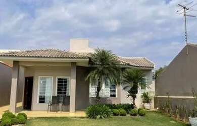 Imagem: A casa possui 3 Dormitórios, 3 Banheiros, 3 Vagas na garagem