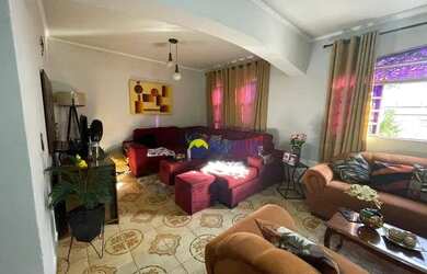 Imagem: A casa possui 3 Dormitórios, 3 Banheiros, 2 Vagas na garagem