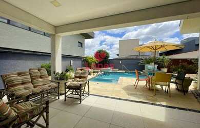 Imagem: A casa em condomínio possui 4 Dormitórios, 4 Banheiros, 2