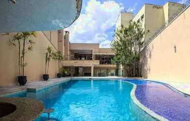 Imagem: A casa possui 4 Dormitórios, 3 Banheiros, 4 Vagas na garagem