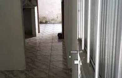 Imagem: A casa possui 2 Dormitórios, 1 Banheiro, 1 Vaga na garagem