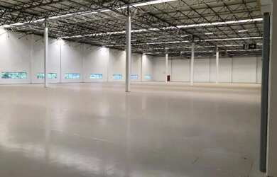 Imagem: O depósito possui 5 Vagas na garagem, 5262m² de Área e está