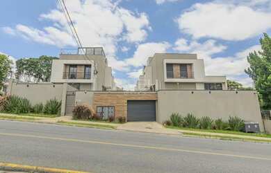 Imagem 2: CASA À VENDA EM CONDOMÍNIO COM 03 QUARTOS