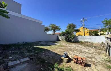 Imagem: O terreno possui 245m² de Área e está localizado em Camboinhas