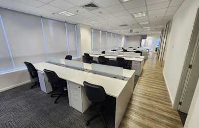 Imagem: O depósito possui 5 Vagas na garagem, 228m² de Área, Imóvel