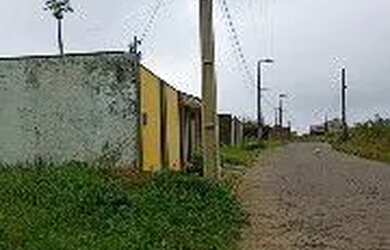 Imagem: A casa possui 2 Dormitórios, 3 Banheiros, 3 Vagas na garagem