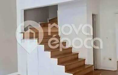 Imagem: A casa possui 4 Dormitórios, 4 Banheiros, 1 Vaga na garagem