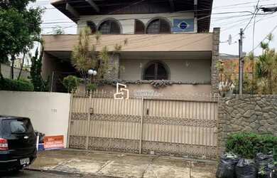 Imagem: A casa possui 4 Dormitórios, 5 Banheiros, 5 Vagas na garagem