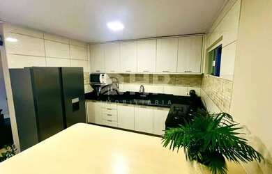 Imagem 6: Casa com 04 dormitórios sendo 01 suíte e 04 vagas de garagem Bom Retiro Matinhos