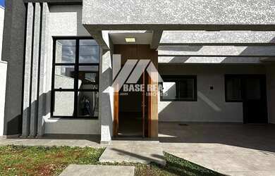 Imagem: A casa possui 3 Dormitórios, 3 Banheiros, 2 Vagas na garagem