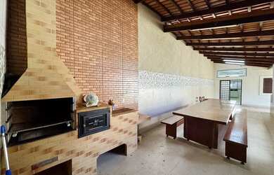 Imagem: A casa em condomínio possui 4 Dormitórios, 4 Banheiros, 3